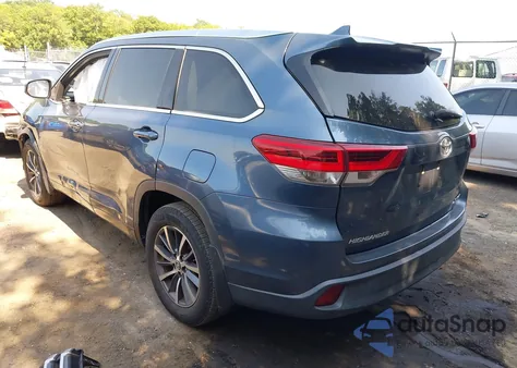 2017 Toyota Highlander Xle z USA, uszkodzony, nr VIN 5TDJZRFH2HS507874